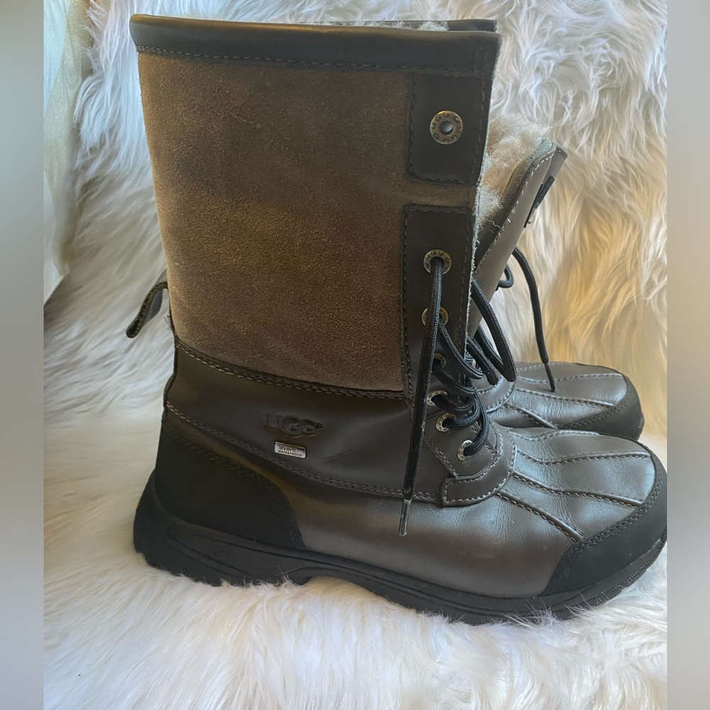Men’s Vibram UGGS like new